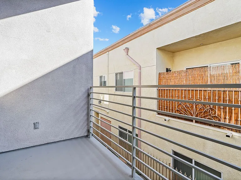 6462 Woodley Ave — Photo 43