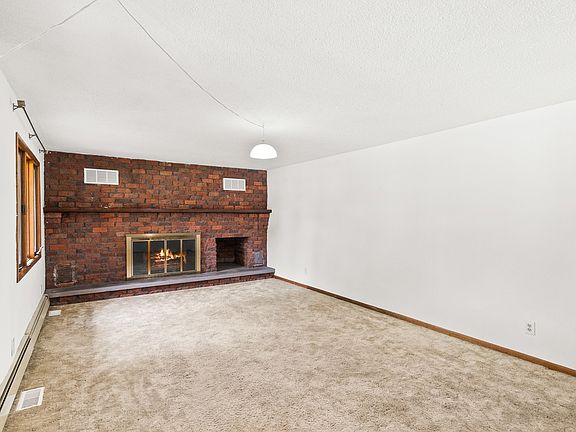 4th image of 703 Grove St