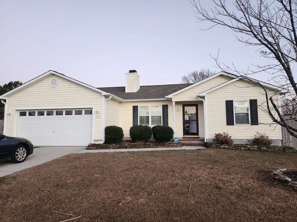 407 S Grazing Ct, Sneads Ferry, NC 28460