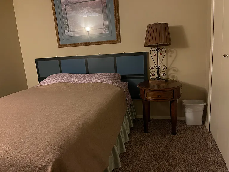 Secondary bedroom with queen size bed