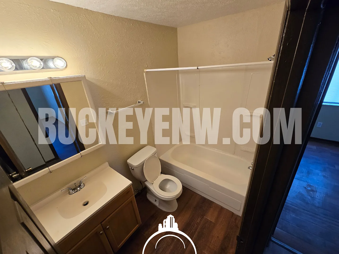1402 Brooke Park — Photo 3