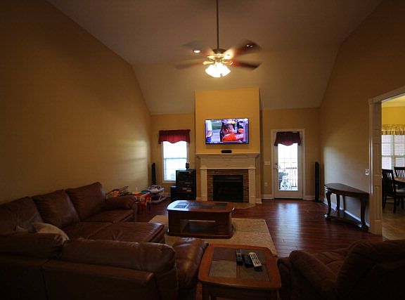 4th image of 824 Windingbrook Ct