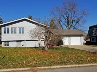 504 Friendly Dr, Marshalltown, IA 50158