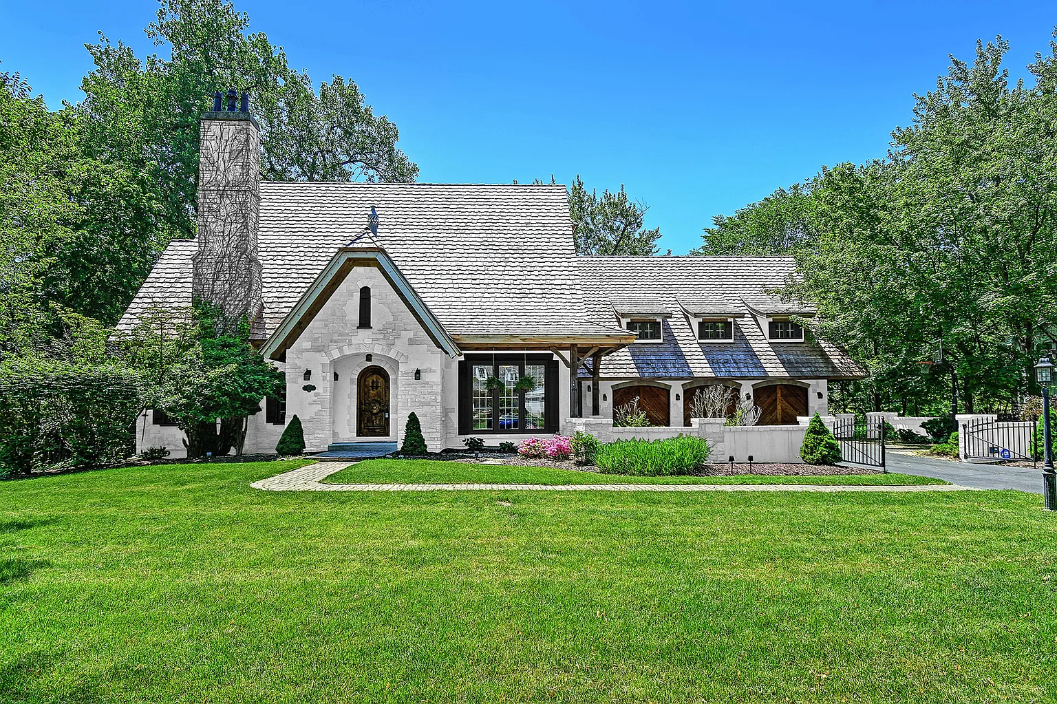 404 Birchwood Rd photo 1