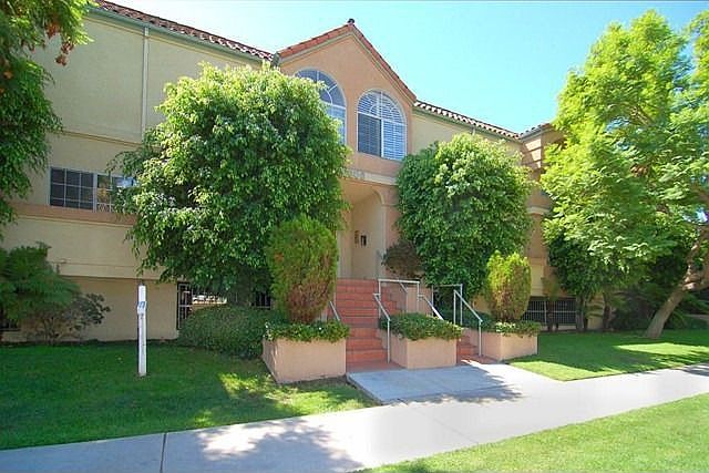 1st image of 11306 Moorpark St Unit 6