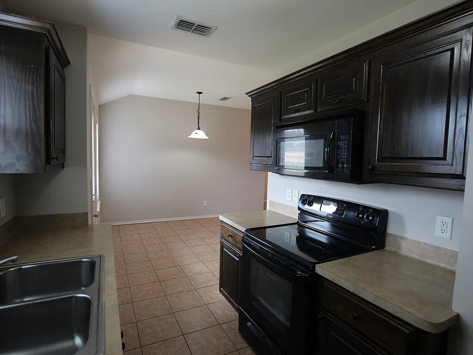 2 Bedroom Duplex for Rent in Lindale!