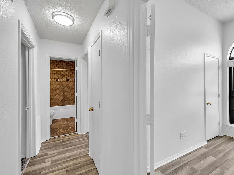 608 Rancho Dr — Photo 12