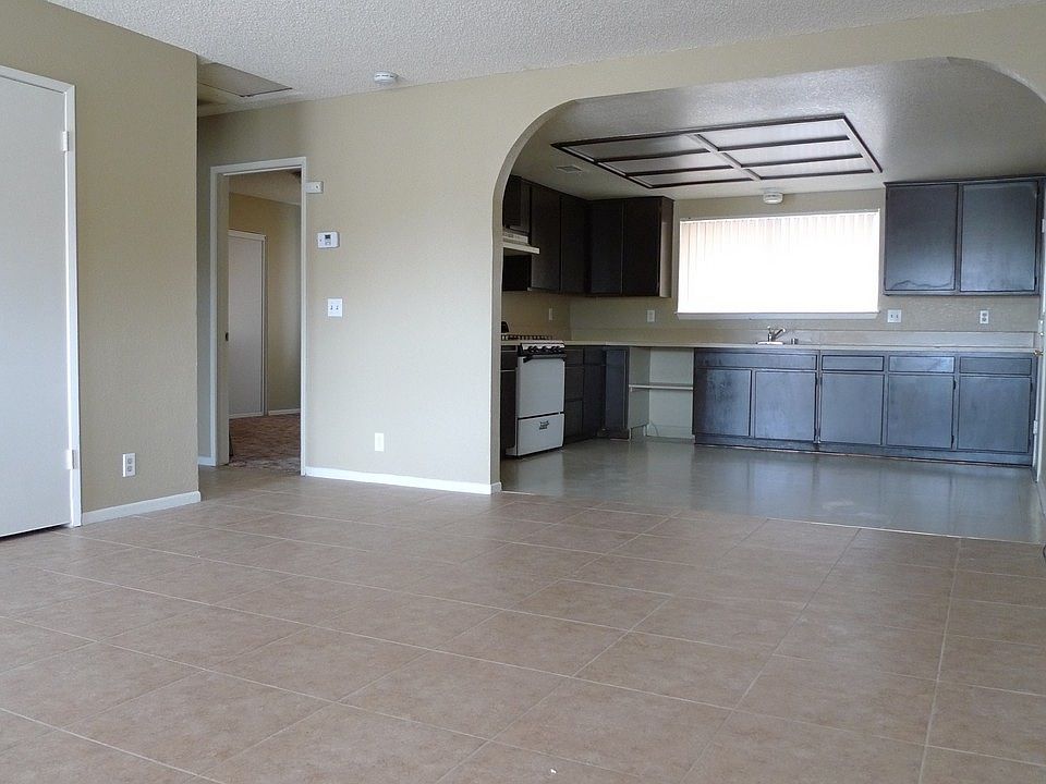 1st image of 16043 Green Hill Dr APT 4