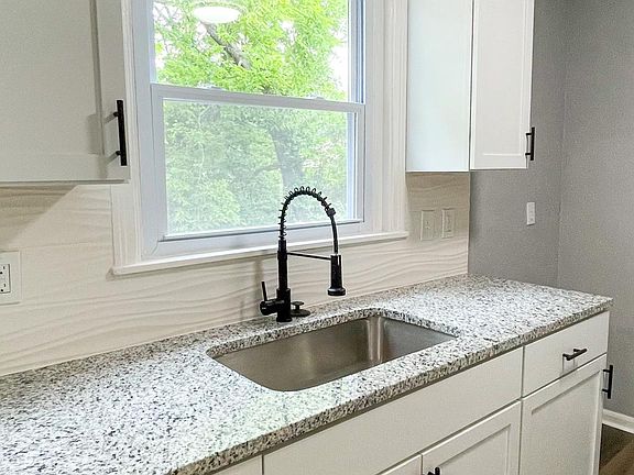 3rd image of 7436 Park Ave