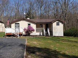 124 Maple Dr, Cresco, PA 18326