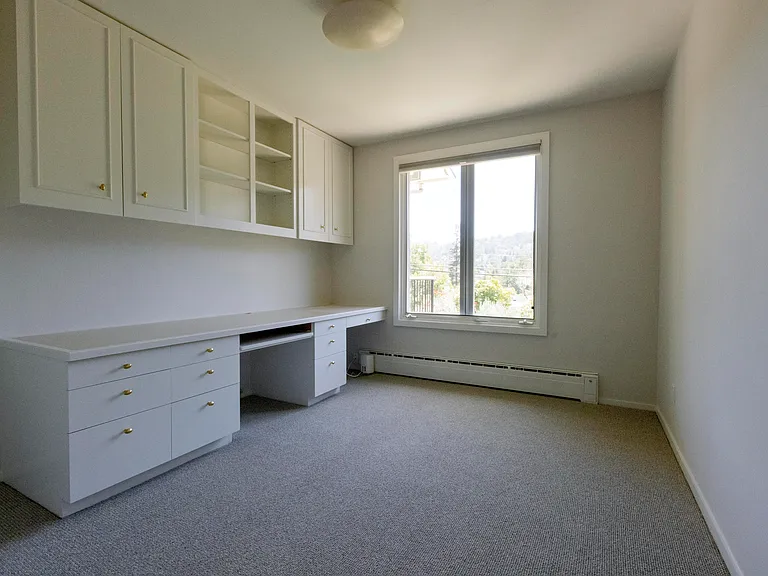 44 Bayview Ave — Photo 24