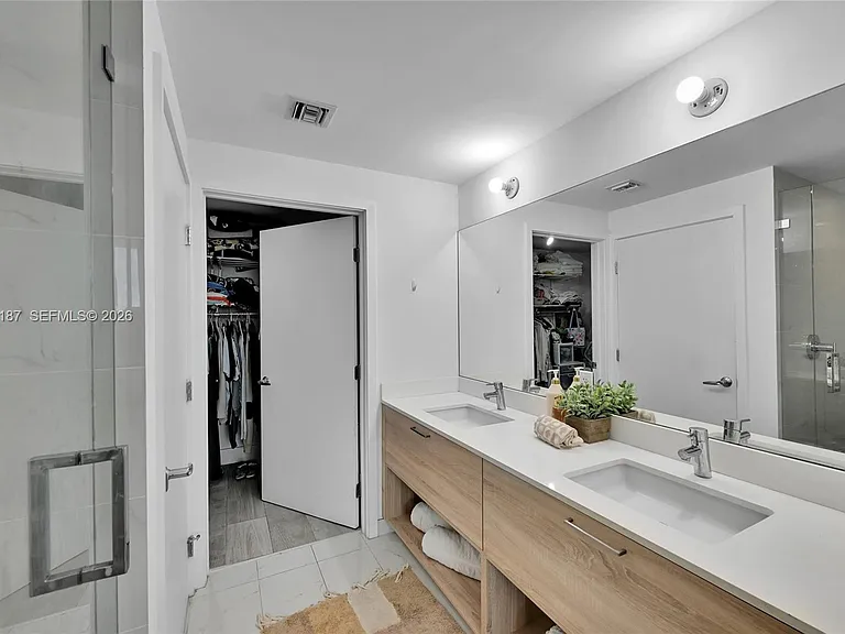 16385 Biscayne Blvd #1020 — Photo 23