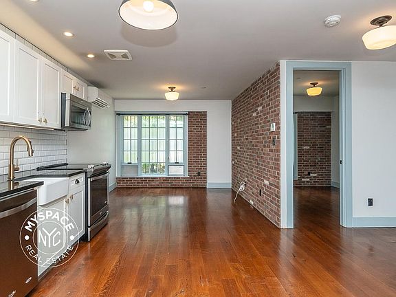2nd image of 31 Brooklyn Ave #1R
