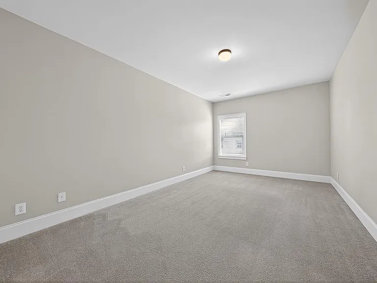 29 Sword St — Photo 19