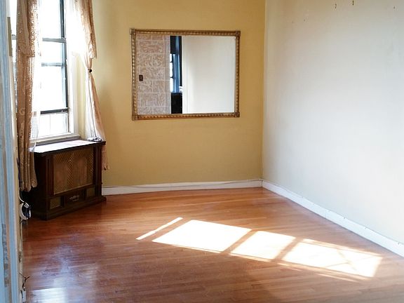 2nd image of 2177 33rd St APT 5B