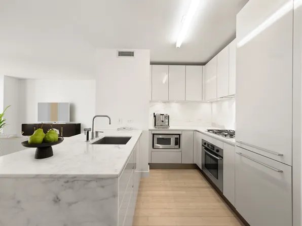 322 West 57th Street image 2 of 10