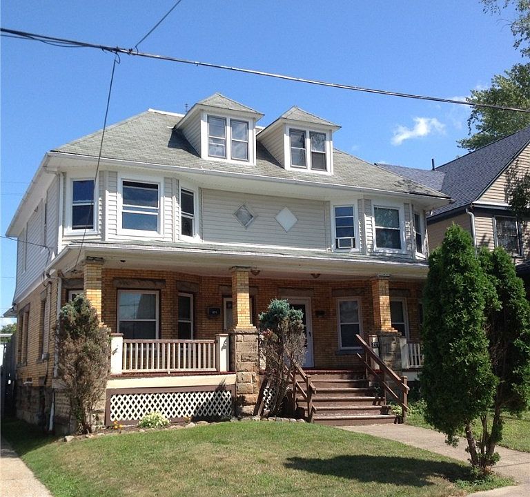 2nd image of 1371-1373 Thoreau Rd
