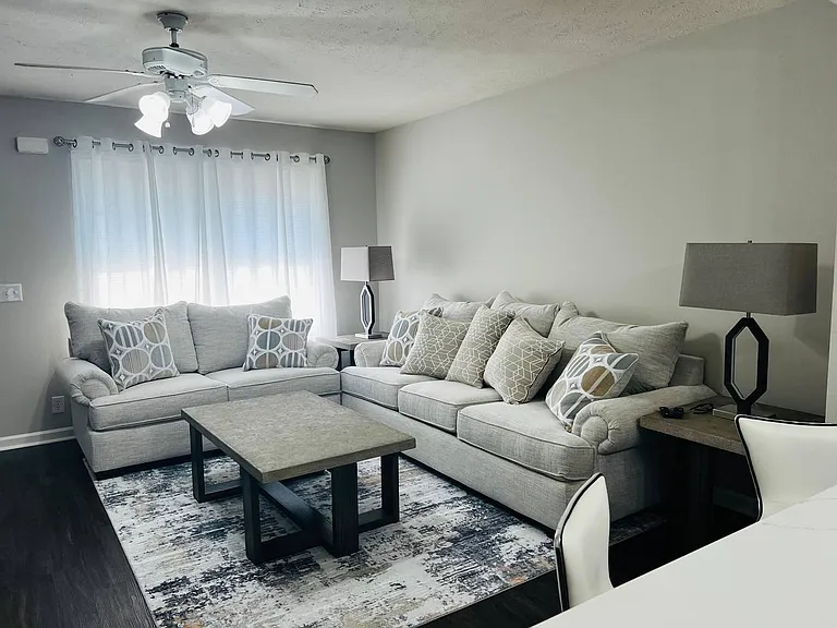 4013 Cody Dr — Photo 2