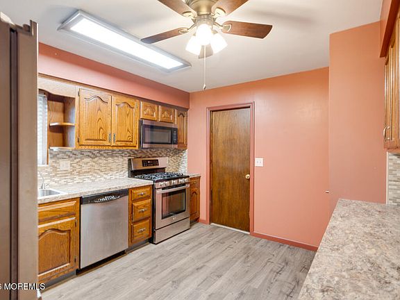 3rd image of 319 Savannah Road