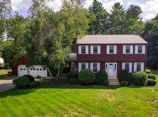 8 Novak Cir, Dracut, MA 01826