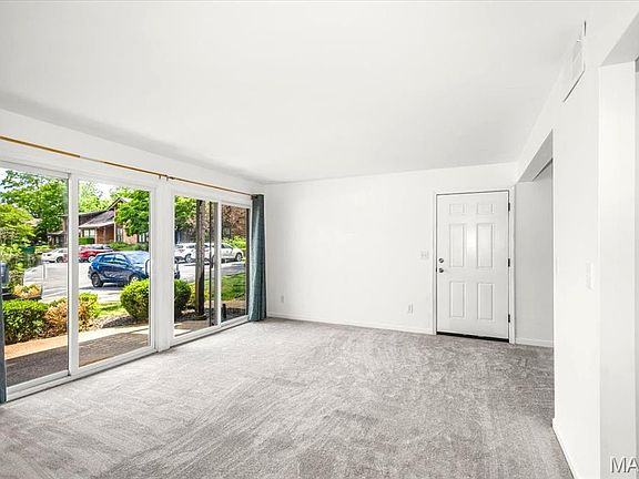 5th image of 1084 Mersey Bend Dr APT D