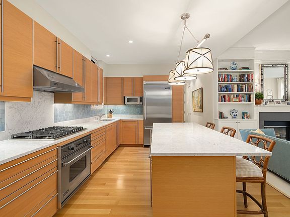 3rd image of 231 17th St Unit 6