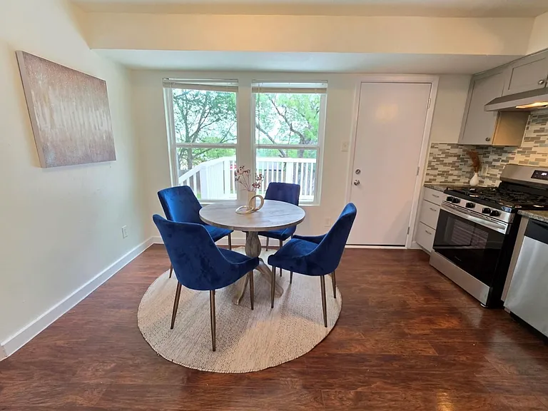 6919 Shannon Dr — Photo 3