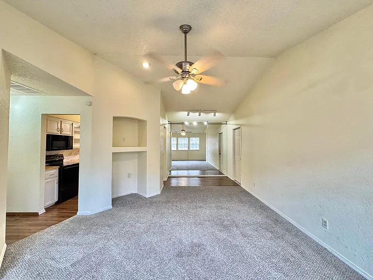 1416 SW 96th St — Photo 3