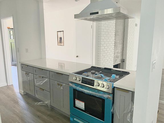 4th image of 3625 McLaughlin Ave