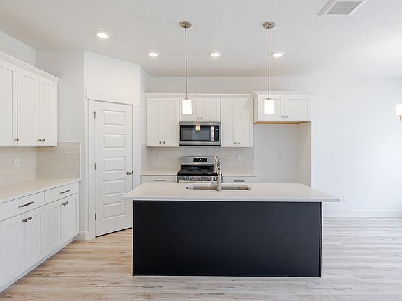 4th image of 5209 S Acacia Dr #702