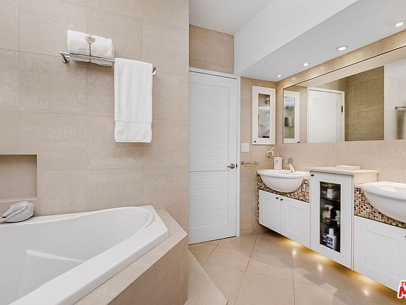5th image of 2960 Neilson Way Unit 201