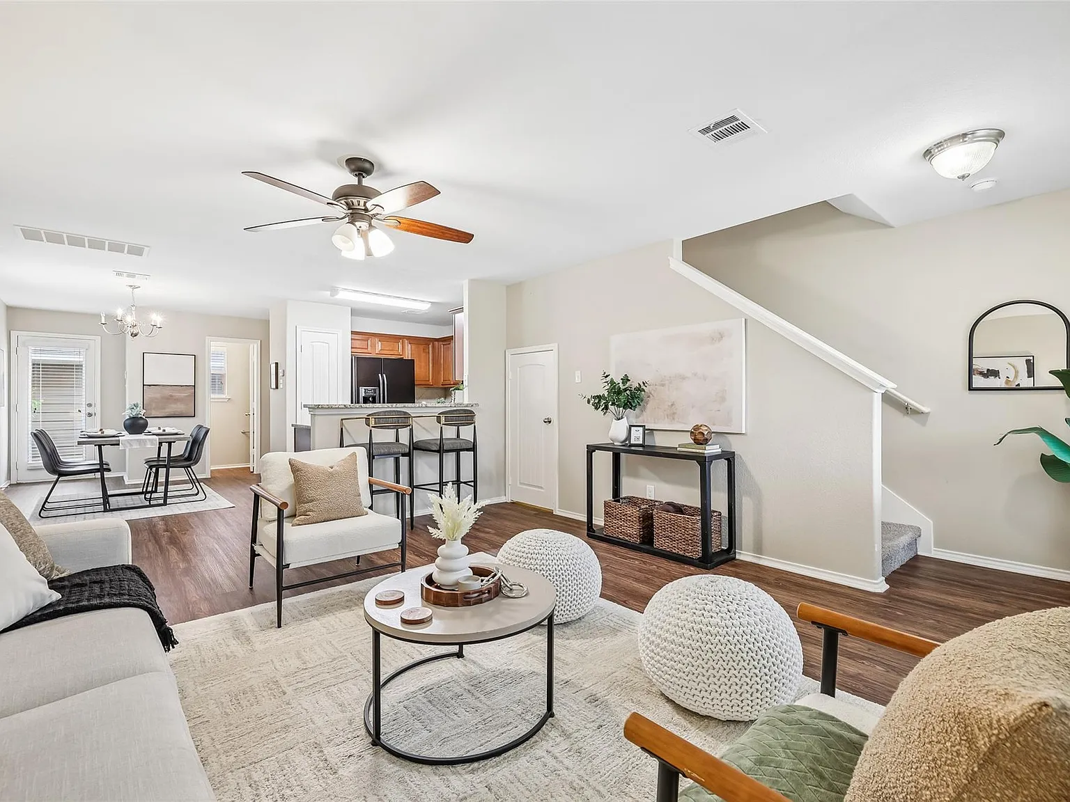 3 bed, 2.5 bath, 1422 sqft, $1,950 — Photo 3