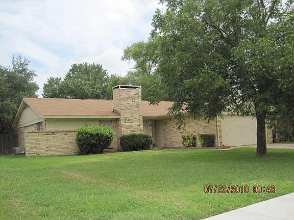 3rd image of 907 Huntington Dr