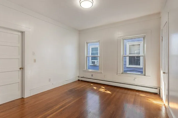 4 bed, 2.0 bath — Photo 3