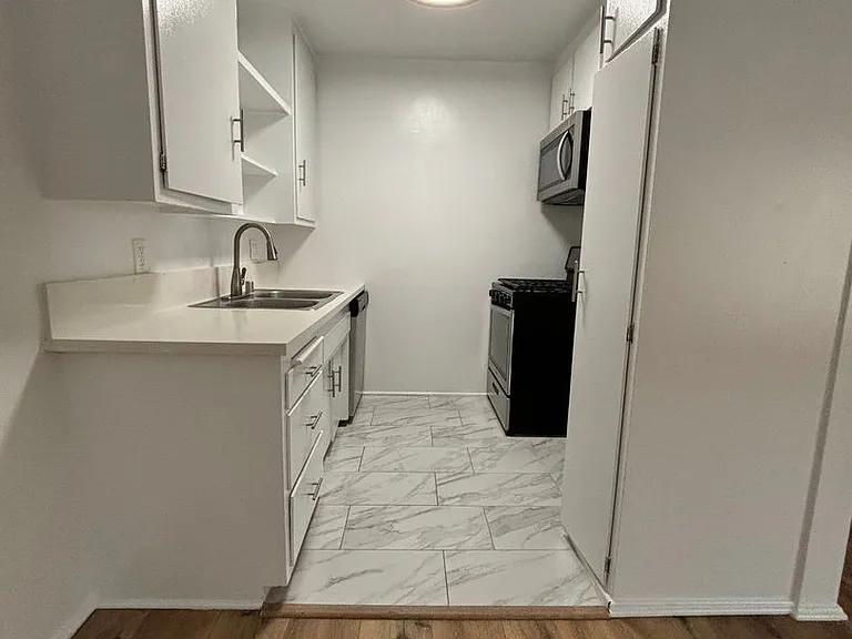 334 S. Hobart Blvd — Photo 12