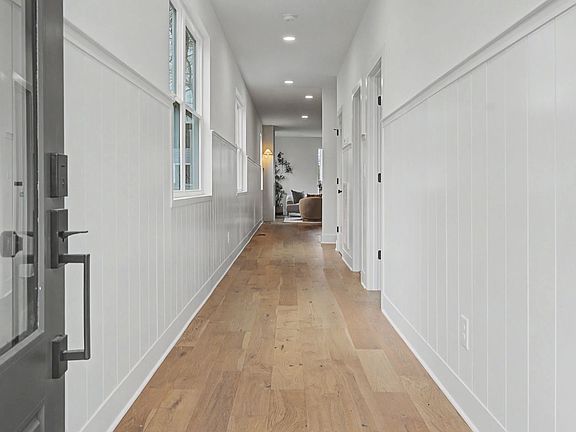 3rd image of 928 West Ave
