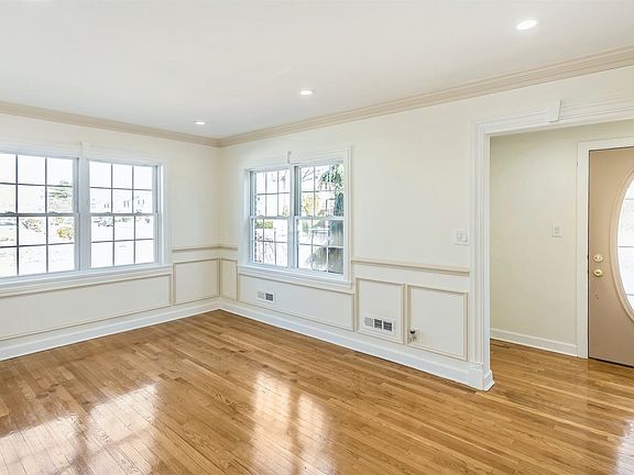 3rd image of 122 Opal St