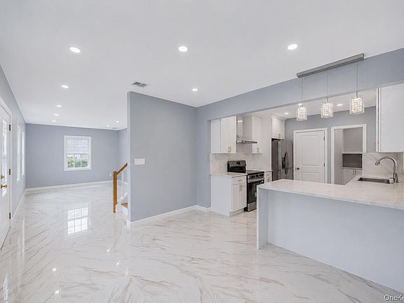 5th image of 306 Greeley Avenue