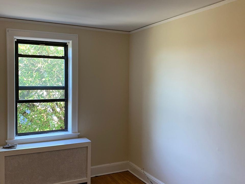 2nd image of 125 N Broadway #1