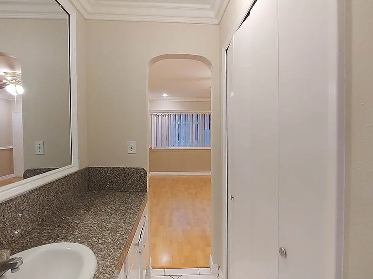 Edgemont Apts — Photo 29