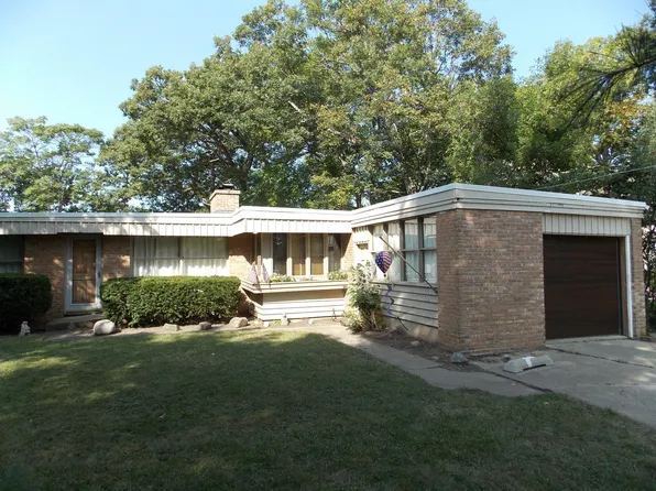 2836 E Bonnie Brook Ln, Waukegan, IL 60087