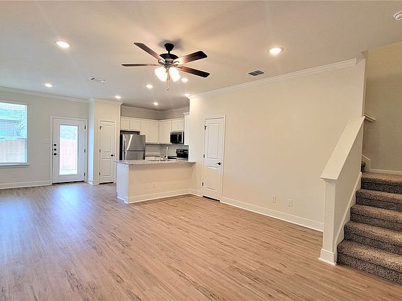 2nd image of 2303 Lynwood Bend #102