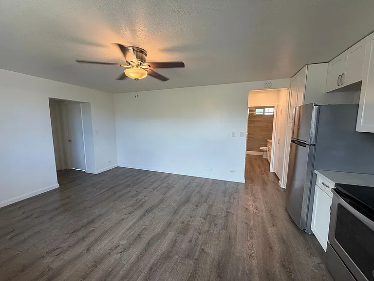 2048 S Beretania St — Photo 2