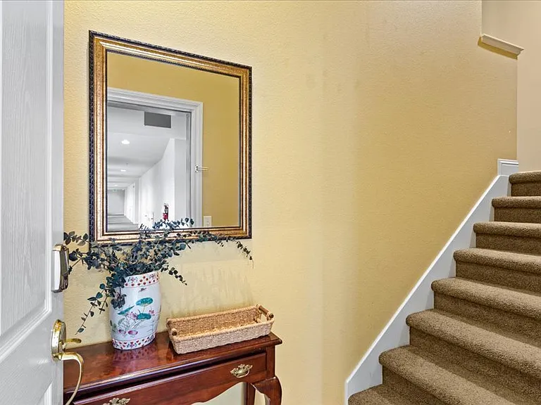 966 McClelland Dr — Photo 6