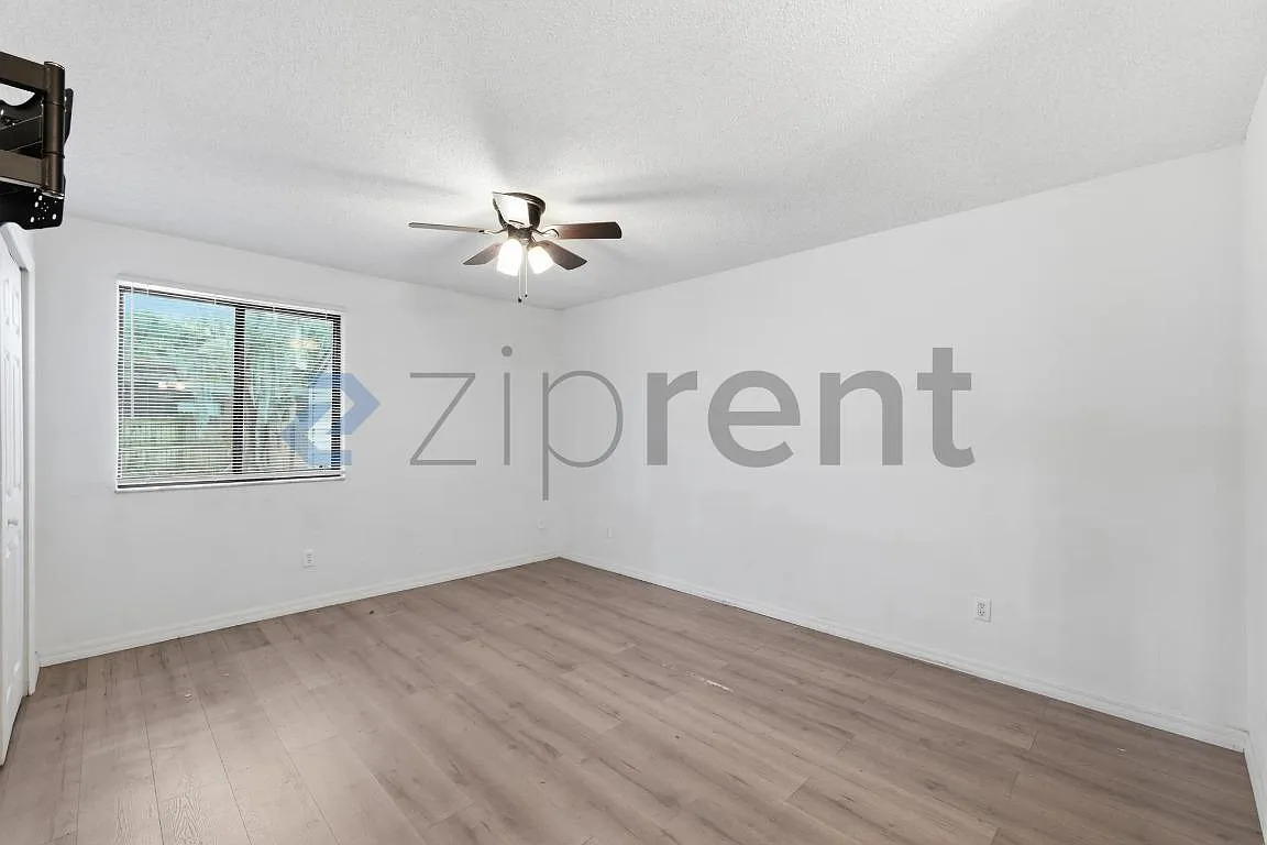 2 bed, 912 sqft, $1,400 — Photo 1