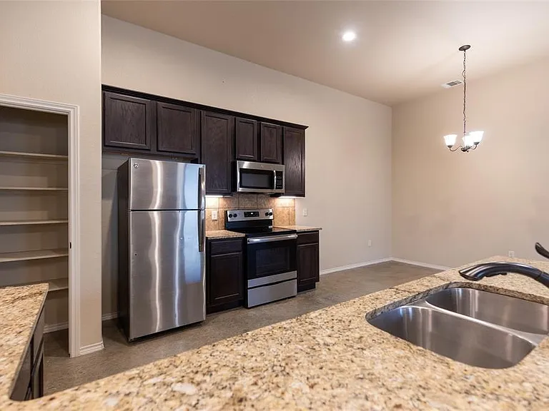 351 Joanne Loop #A — Photo 5