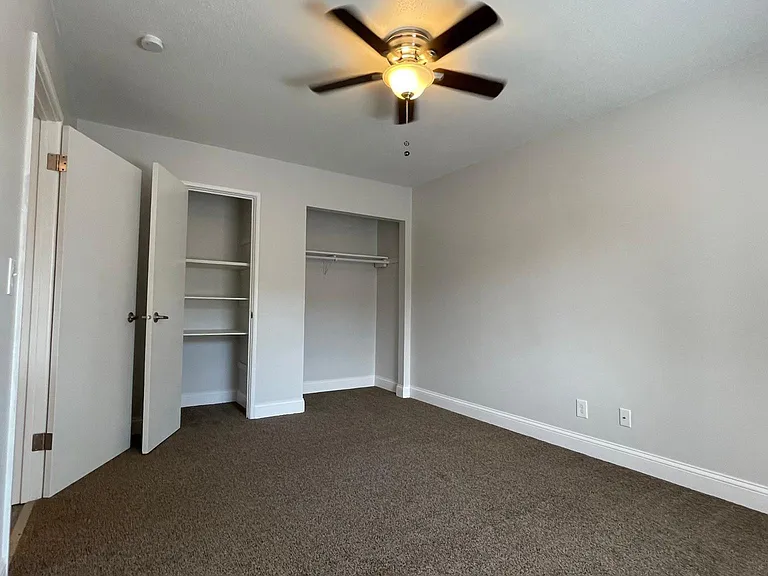 689 Lowry Ave NE #7 — Photo 28