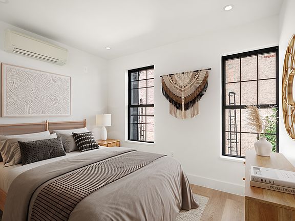 4th image of 112 Berry St Floor 3