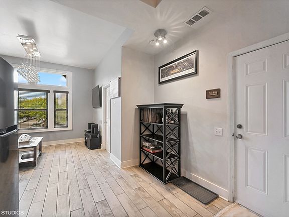 4th image of 1423 N Ashland Ave APT 201