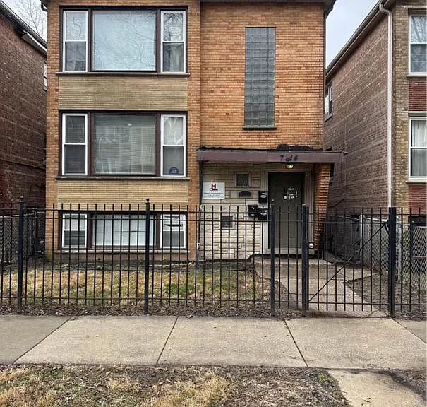 7814 S Essex Ave #1 — Photo 8
